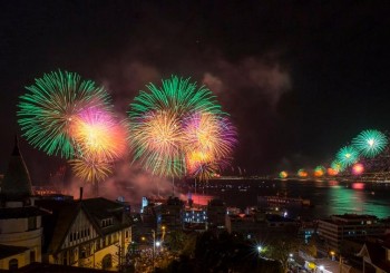 Noche de Año Nuevo en Valparaíso. Obligatorio para un viajero mundial.